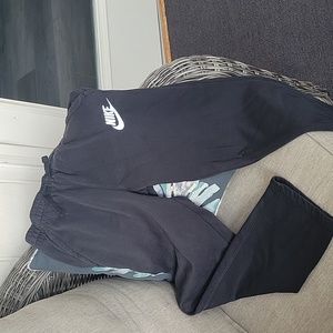 Nike youth LG sweatpants